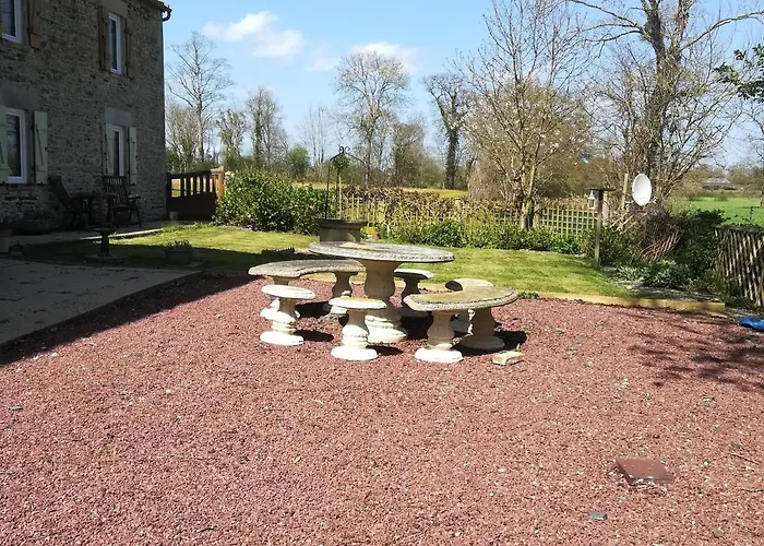 In Sainte-marguerite * Sainte-Marguerite-d'Elle